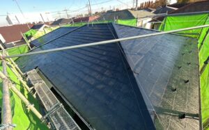 【比企郡の施工事例】屋根塗装工事｜費用に影響したポイントを解説