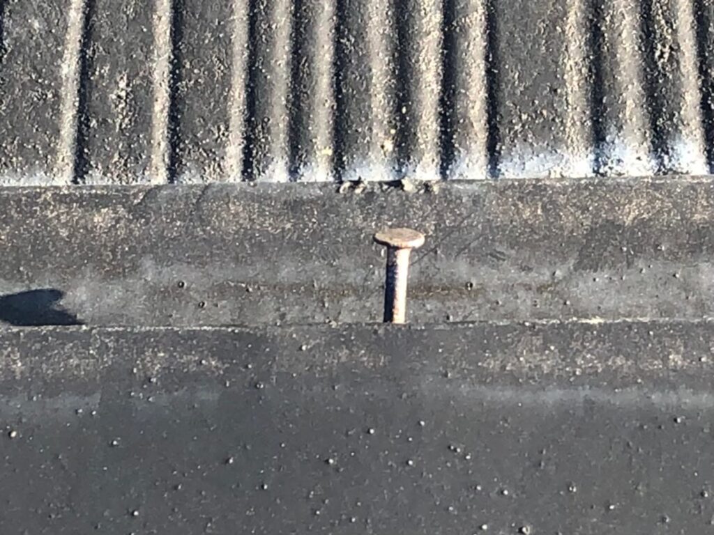 さいたま市で「棟板金の釘が浮いている」と言われたら実際にどこまで危険なのかを写真で解説し交換が必要なパターンを施工事例付きで紹介