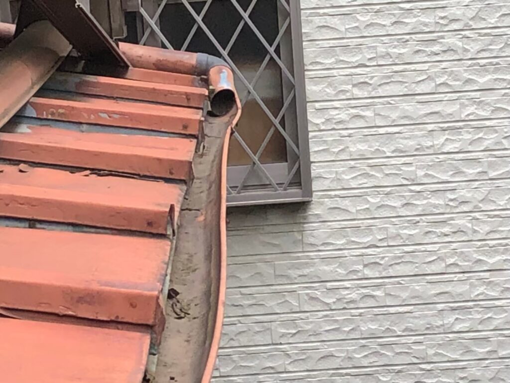 所沢・狭山で多発する雨樋のたわみ・破損　大雪・積雪で樹脂製…