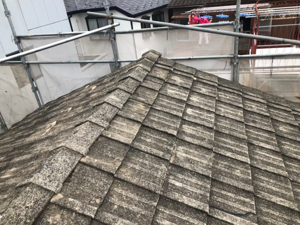 瓦の復旧作業後