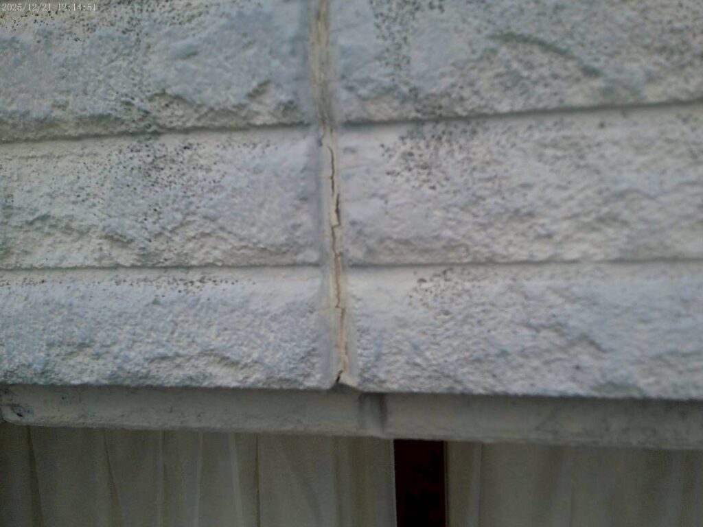 さいたま市でコーキング不良が原因だった外壁の反りサイディングが波打つ仕組みを技術的に説明し補修と同時に必要な対策を紹介