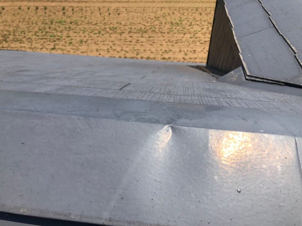 さいたま市で棟板金のサビが進行したケース金属疲労が雨漏りを…