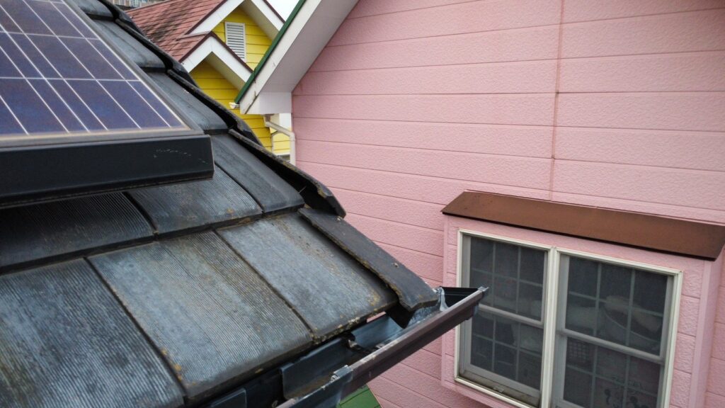 屋根材が浮いている状態