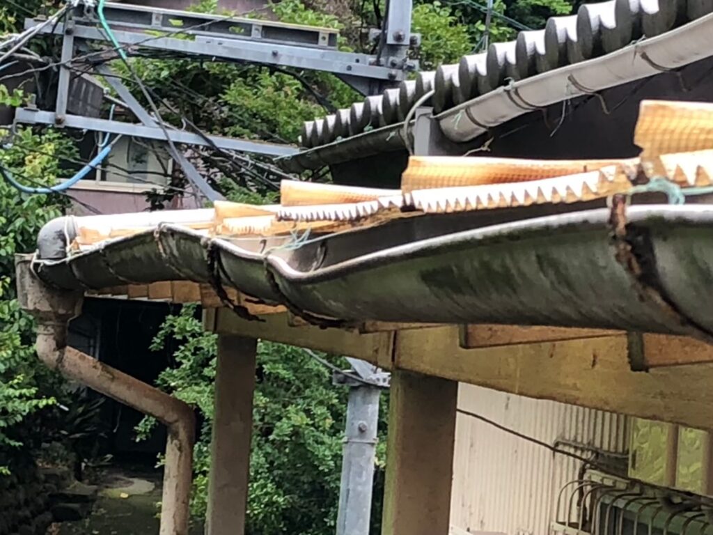 上尾・桶川エリアで雨樋の不具合が放置されがちな理由　負荷のかかる軒樋のジョイント破損を見逃さないための点検ポイント