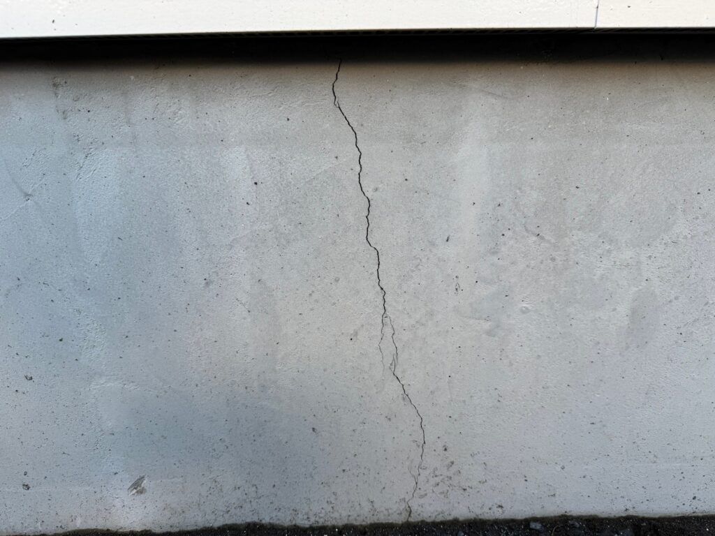 川越・ふじみ野周辺で基礎ひび割れを発見したら要注意　外壁ひ…