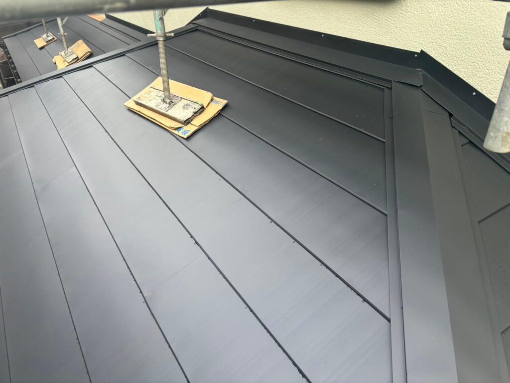 【さいたま市の施工事例】屋根のカバー工法工事｜費用に影響したポイントを解説