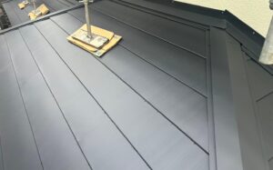 【さいたま市の施工事例】屋根のカバー工法工事｜費用に影響したポイントを解説