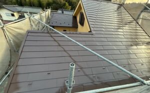 【八王子市の施工事例】屋根塗装工事｜現場写真で見る施工のポイント