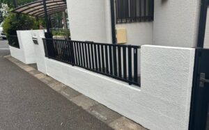 【さいたま市の施工事例】玄関前門塀塗装工事｜工事内容を詳しく解説