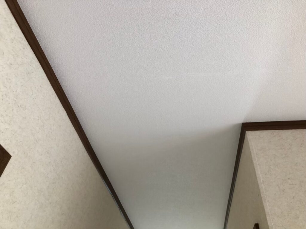 【鴨川市の施工事例】天井クロス修繕工事｜工事内容を詳しく解説