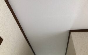 【鴨川市の施工事例】天井クロス修繕工事｜工事内容を詳しく解説