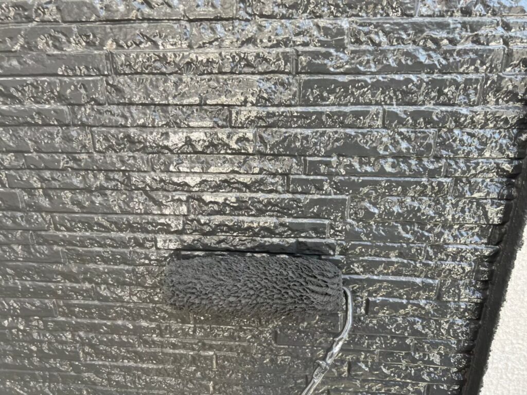 外壁塗装中の様子