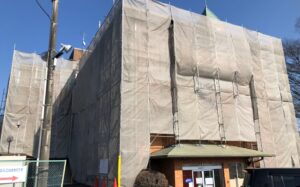 群馬県吾妻郡にて、けんもち医院様、本館の大規模修繕工事を竣工いたしました。