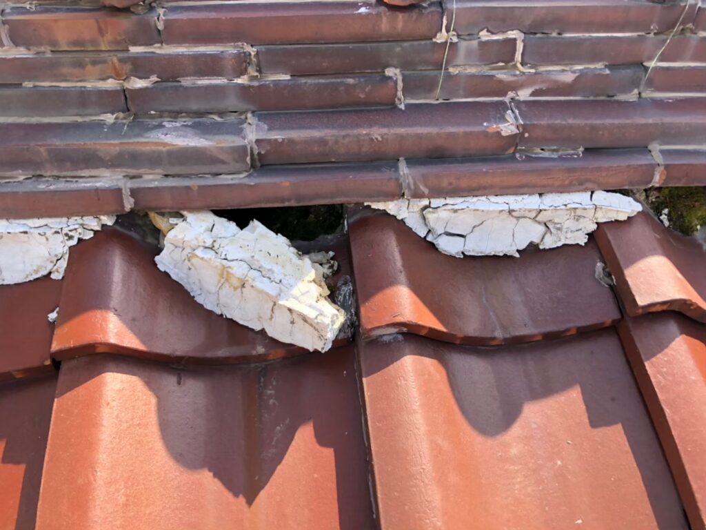 浦和で台風被害後に漆喰の崩れや剥離を見つけた方へ｜屋根内部…