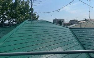 【鴻巣市の施工事例】屋根修繕及び塗装工事｜現場写真で見る施工のポイント