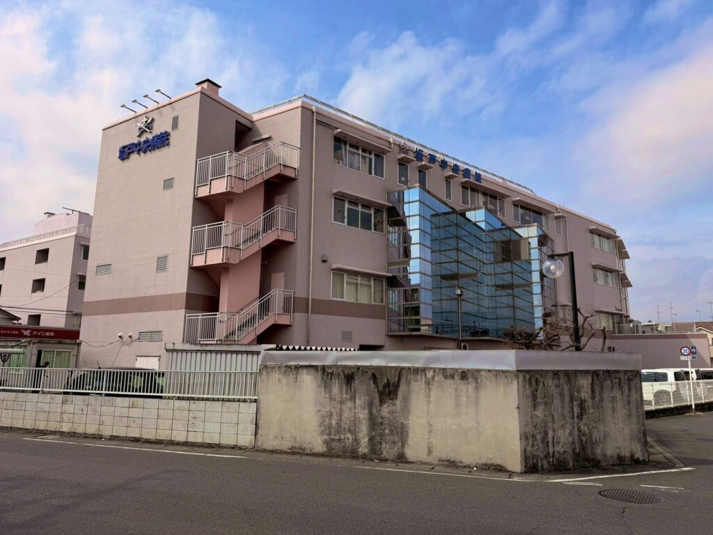 埼玉県坂戸市南町にて、坂戸中央病院様、本館の部分修繕工事を…