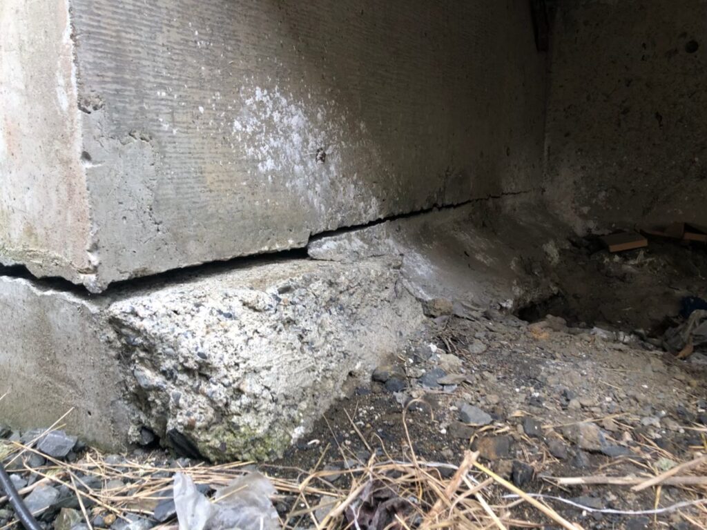 震度5後の基礎クラックを放置するとどうなる？鉄筋腐食・雨漏り…