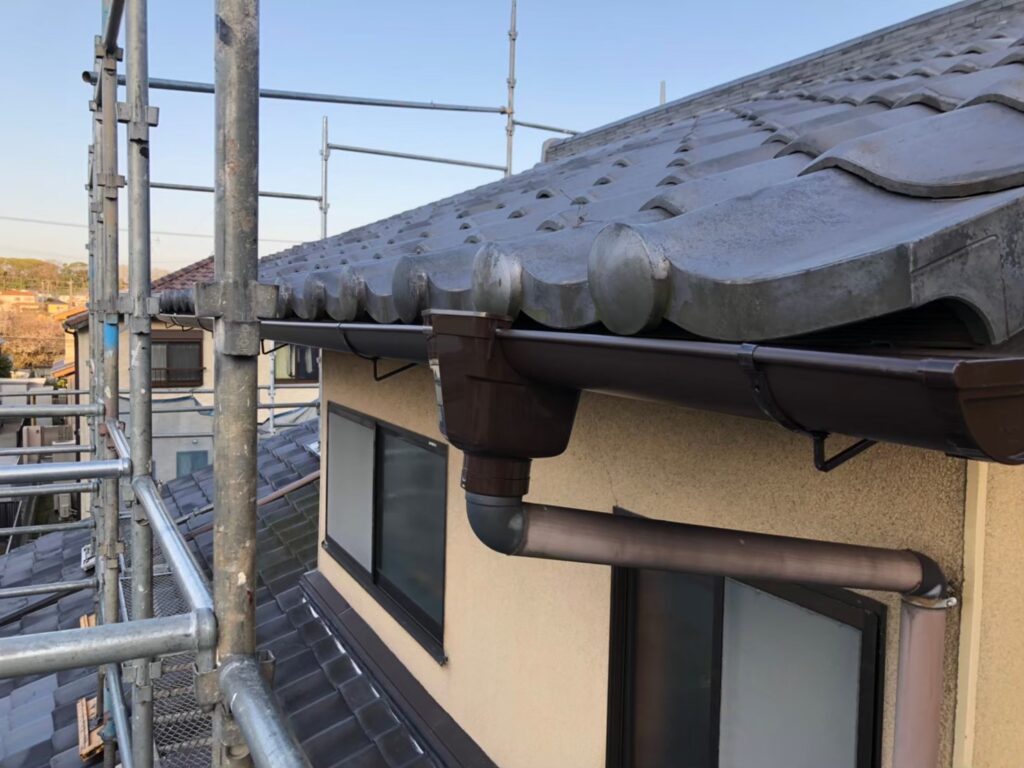 雨樋修繕工事の現場で実際に撮影した雨樋新規取付完了後の仕上がり写真