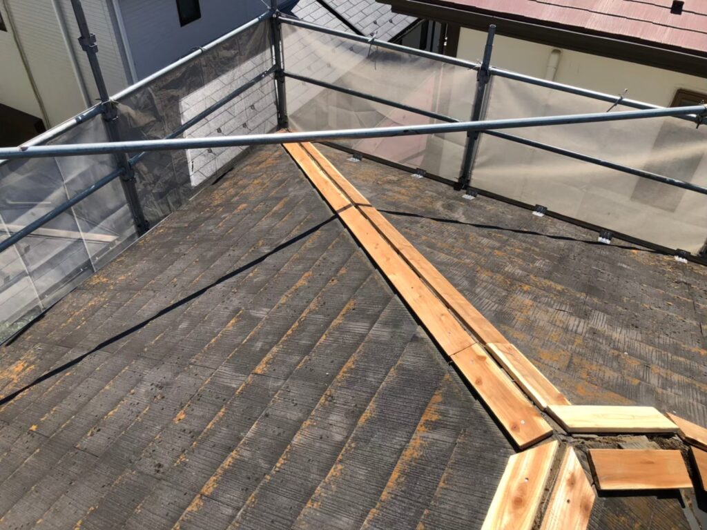 棟板金修繕工事の現場で実際に撮影した貫板新規取付の作業写真