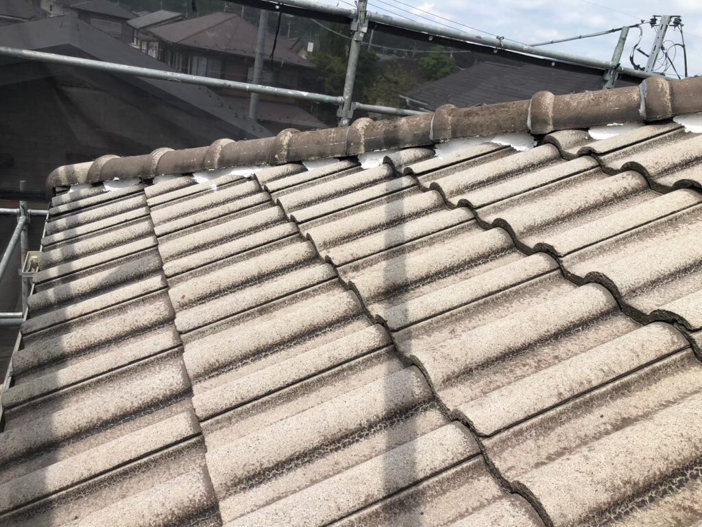 屋根塗装工事の現場で実際に撮影した漆喰新規施工の作業写真
