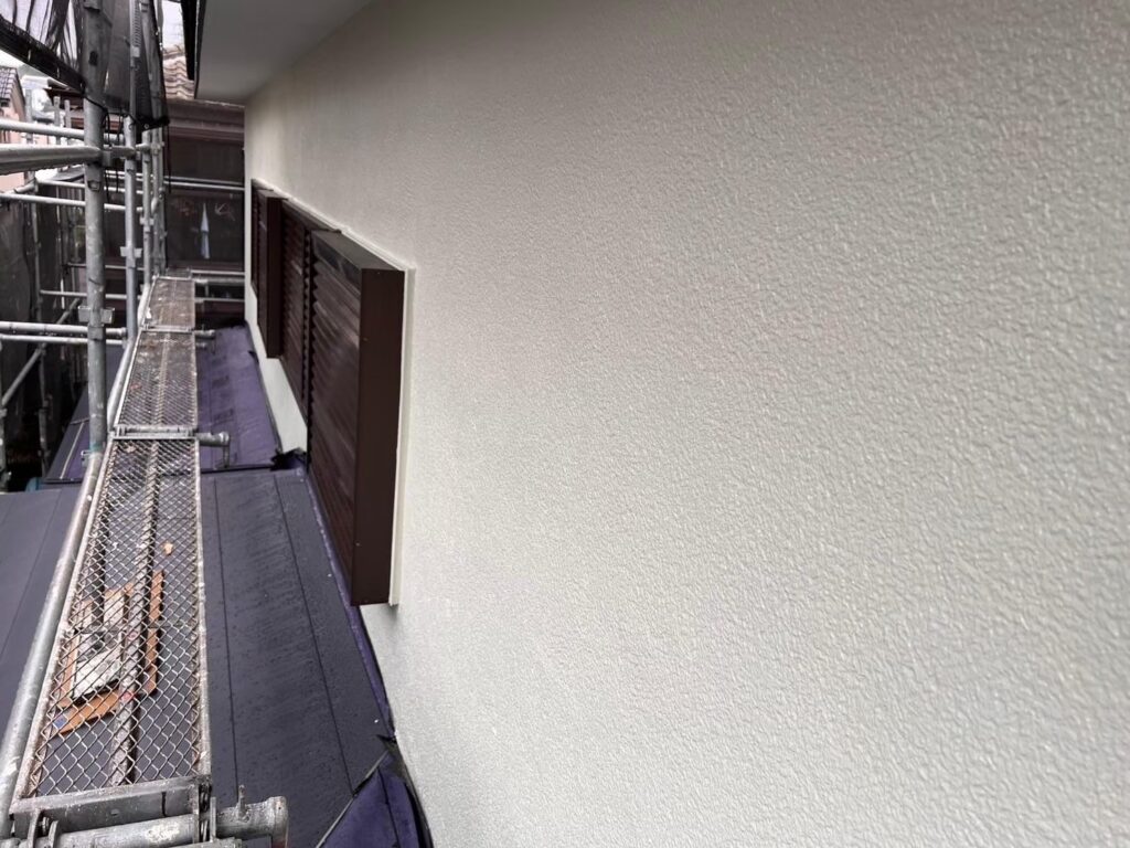外壁塗装工事の現場で実際に撮影した外壁塗装後の全体仕上がり写真