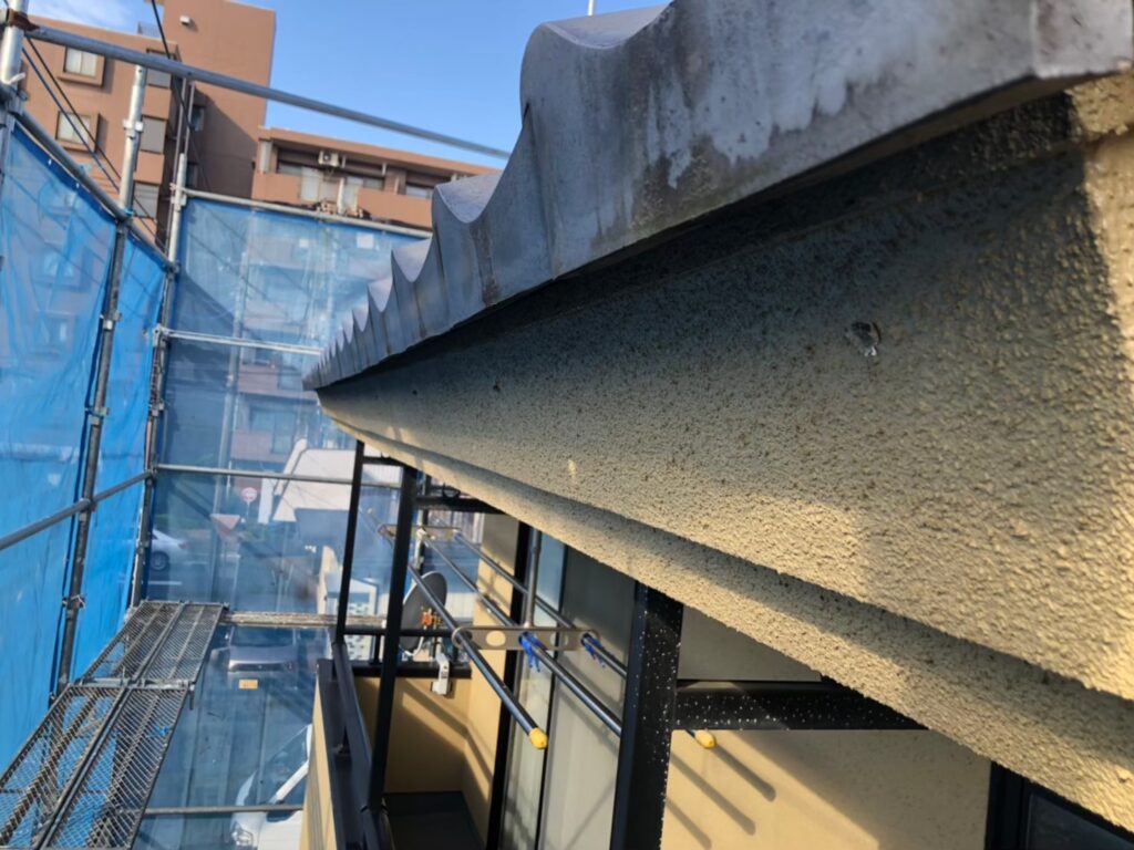 雨樋修繕工事の現場で実際に撮影した支持金具既存撤去の作業写真
