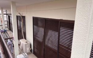 【さいたま市の施工事例】外壁塗装工事でひび割れ補修から雨戸・破風まで一体施工