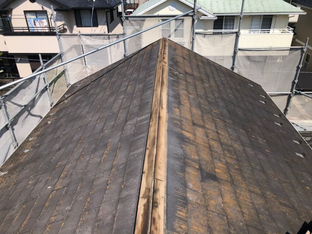 棟板金修繕工事の現場で実際に撮影した棟板金既存撤去の作業写真