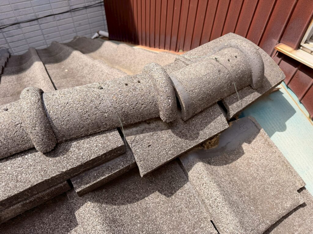 釘浮きにより固定力が低下した棟板金の劣化状態