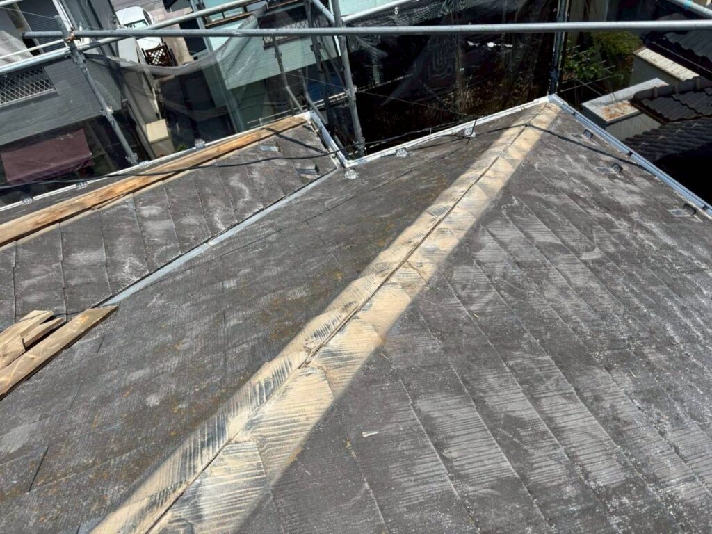 棟板金修繕工事の現場で実際に撮影した貫板既存撤去の作業写真