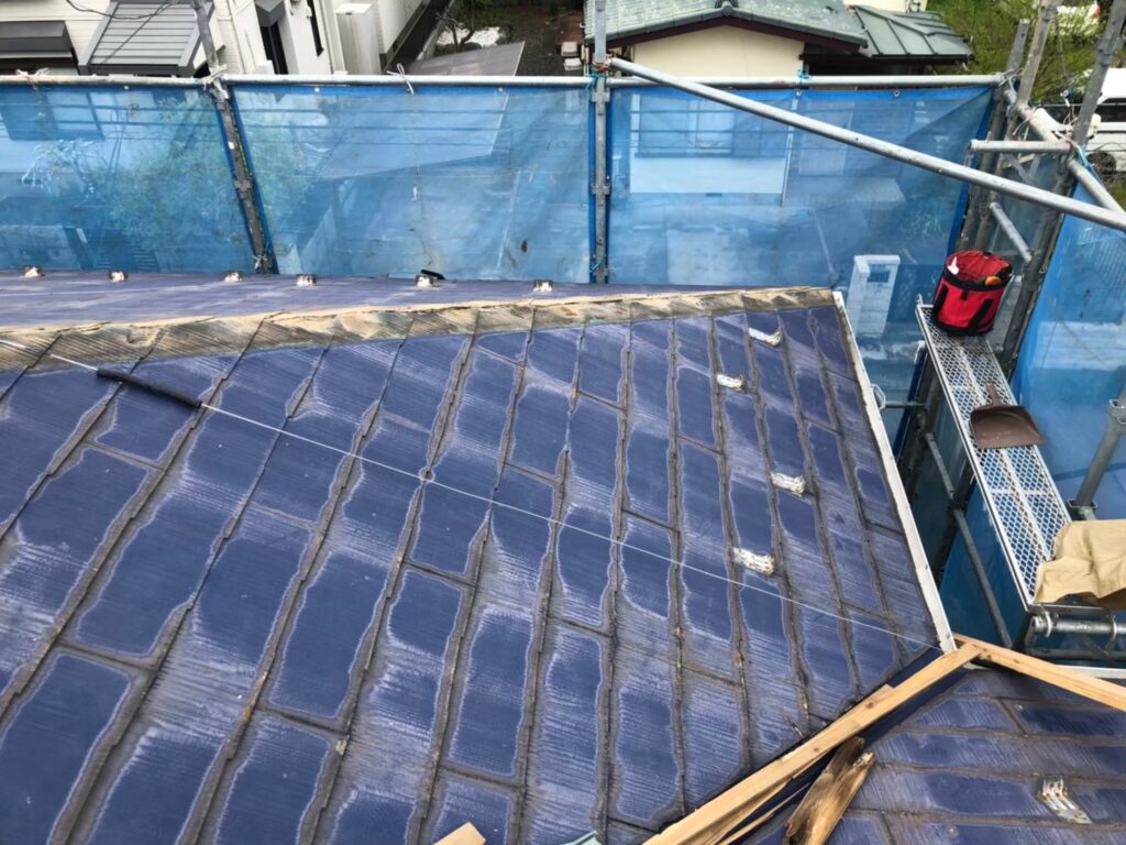 棟板金修繕工事の現場で実際に撮影した貫板撤去の作業写真