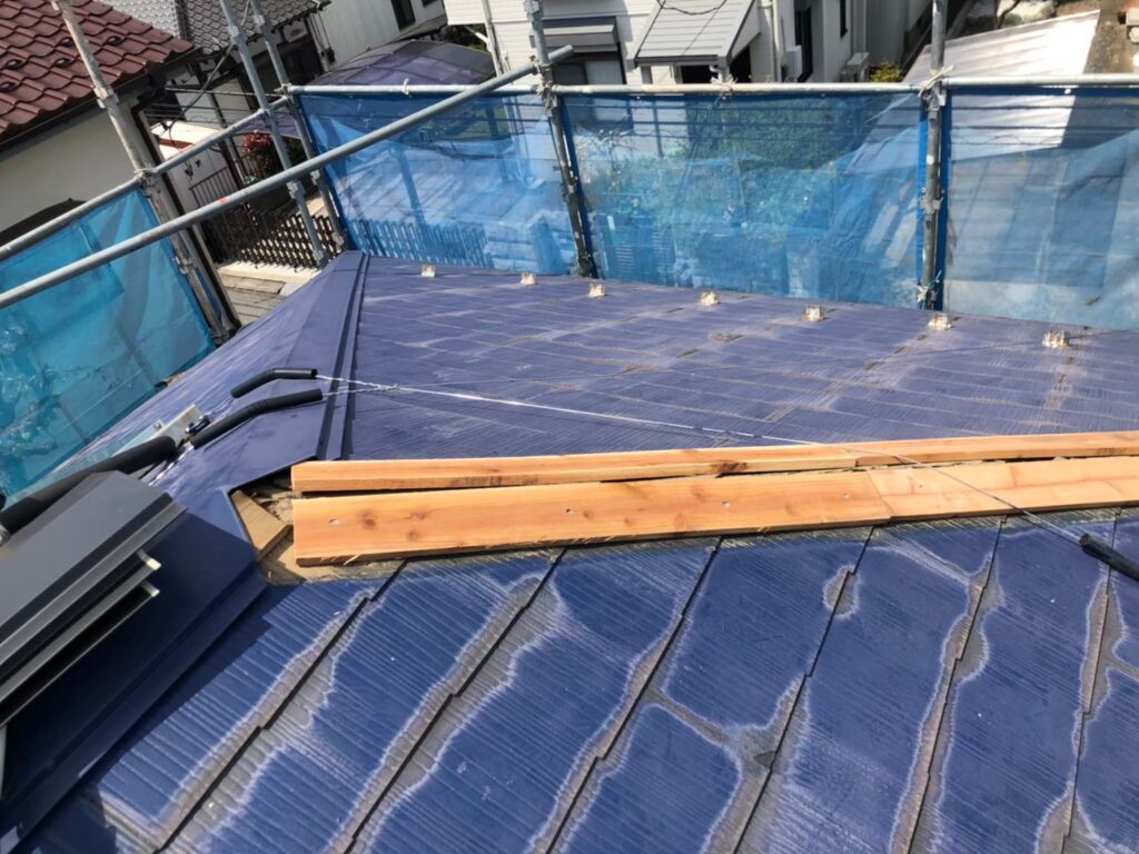 棟板金修繕工事の現場で実際に撮影した貫板新規取付2枚目の作業写真