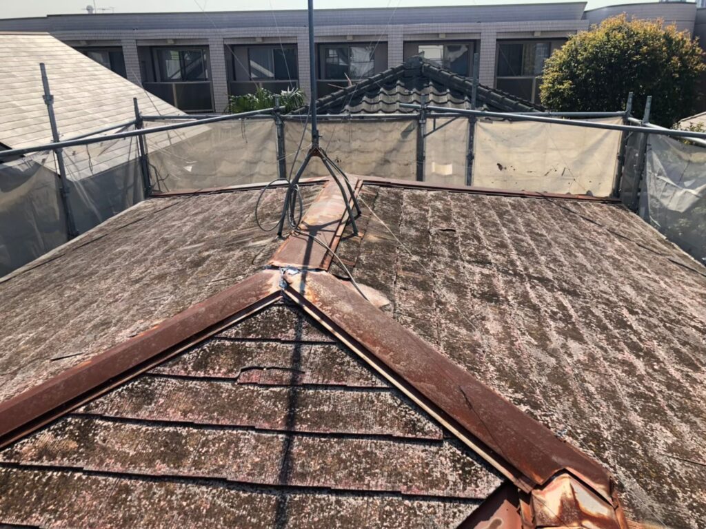 棟板金修繕工事の現場で実際に撮影した施工前(錆)の作業写真