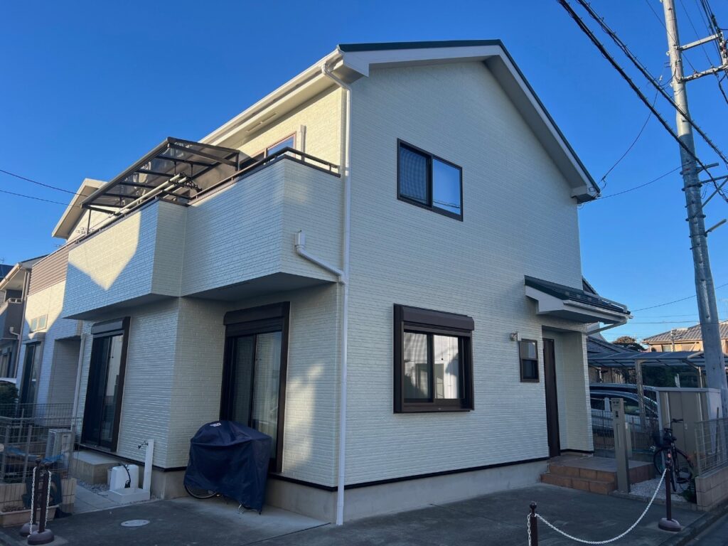 【川越市の施工事例】外壁塗装工事でコーキング・軒天・破風ま…