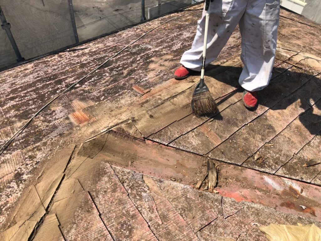 棟板金修繕工事の現場で実際に撮影した貫板既存撤去の作業写真