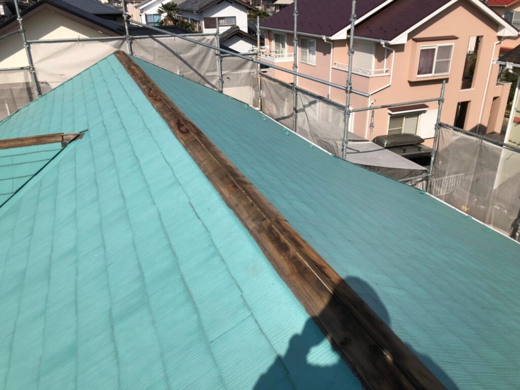 棟板金修繕工事の現場で実際に撮影した棟板金既存撤去の作業写真