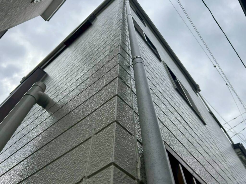 外壁修繕工事の現場で実際に撮影した仕上がり確認1枚目の作業写真