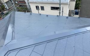 【さいたま市の施工事例】屋根塗装工事で色褪せたスレート屋根をタスペーサー施工から丁寧に塗り替え