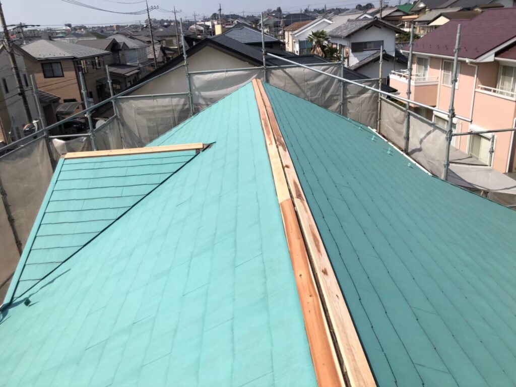 棟板金修繕工事の現場で実際に撮影した貫板新規取付の作業写真